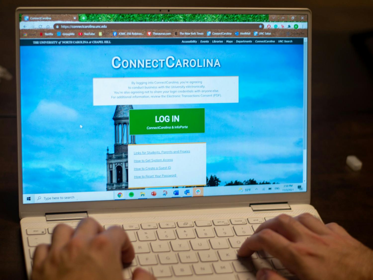 DTH Photo Illustration. A student logs into their ConnectCarolina portal.