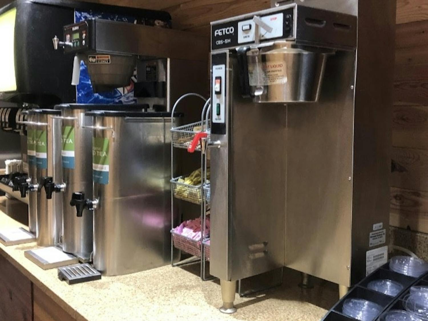 Photo of beverage areas in Lenoir Dining Hall without disposable, hot-beverage cups. 
