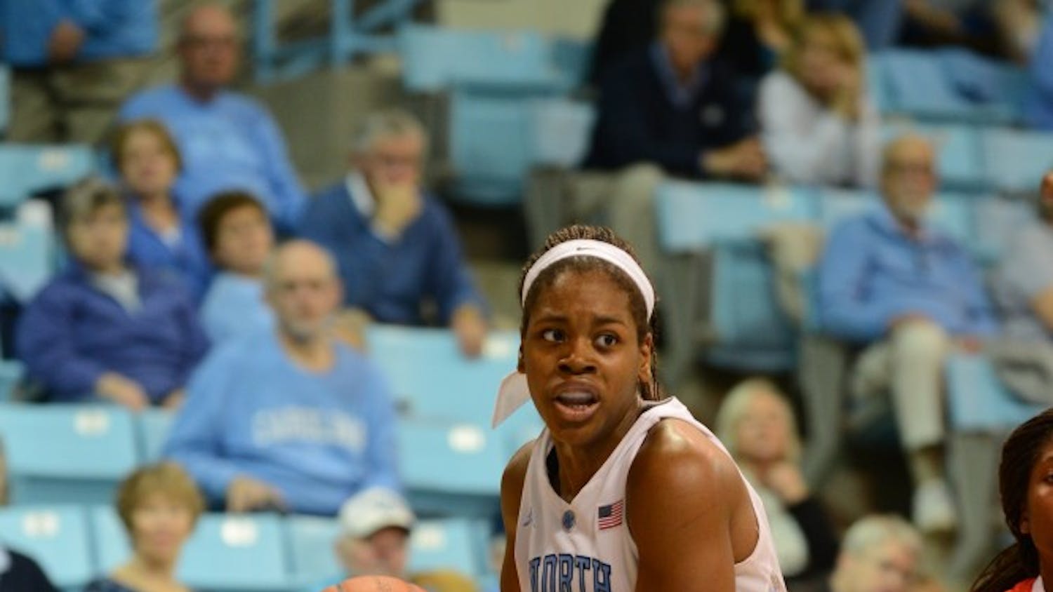 UNC Forward Xylina McDaniel (34) drives to the basket.