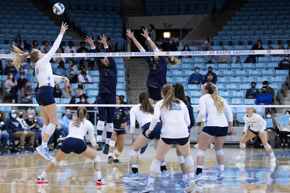 20211105_Connors_womens-volleyball-vs-notredame-selects-4.jpg