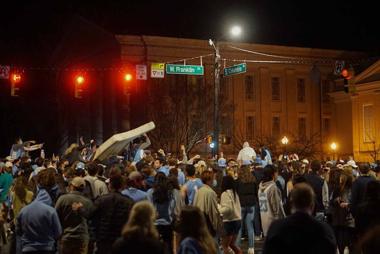 Students rush Franklin Street despite COVID19 risks The Daily Tar Heel