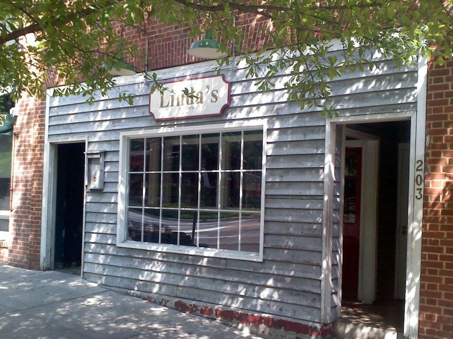 	Nestled in between East End and McAlister&#8217;s on E. Franklin St., Linda&#8217;s is well-known for its cheese fries.