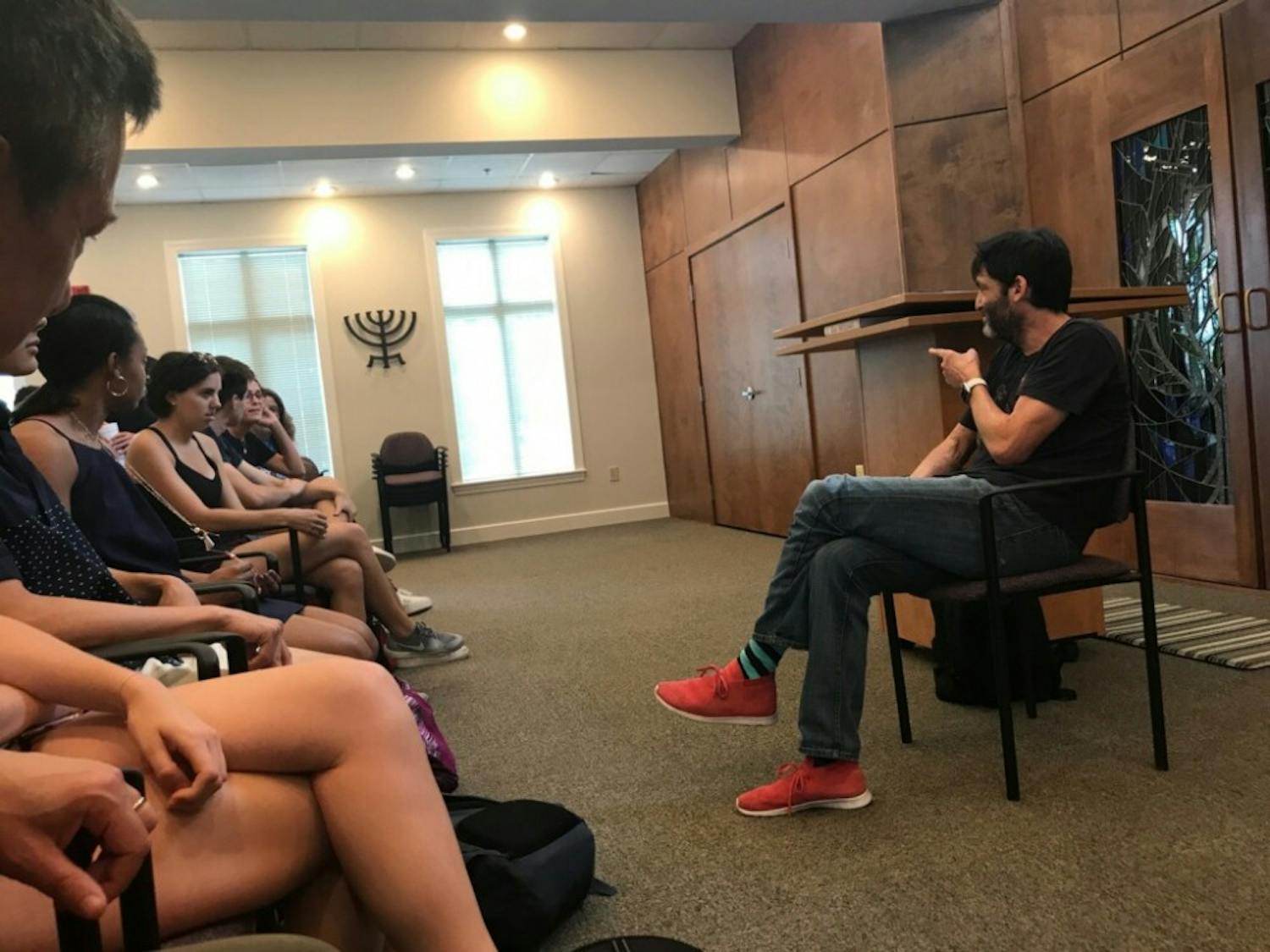 Duke professor Dan Ariely spoke at Hillel on Monday.