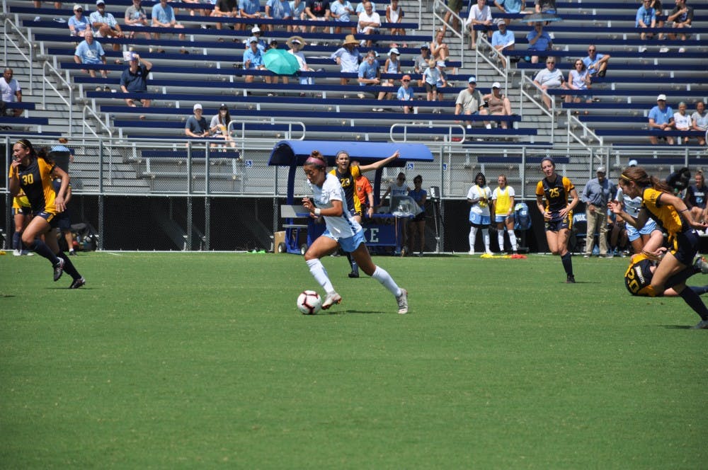 Forward (15) Zoe Redei dribbles down the field during Sunday's game at Koskinen Stadium.