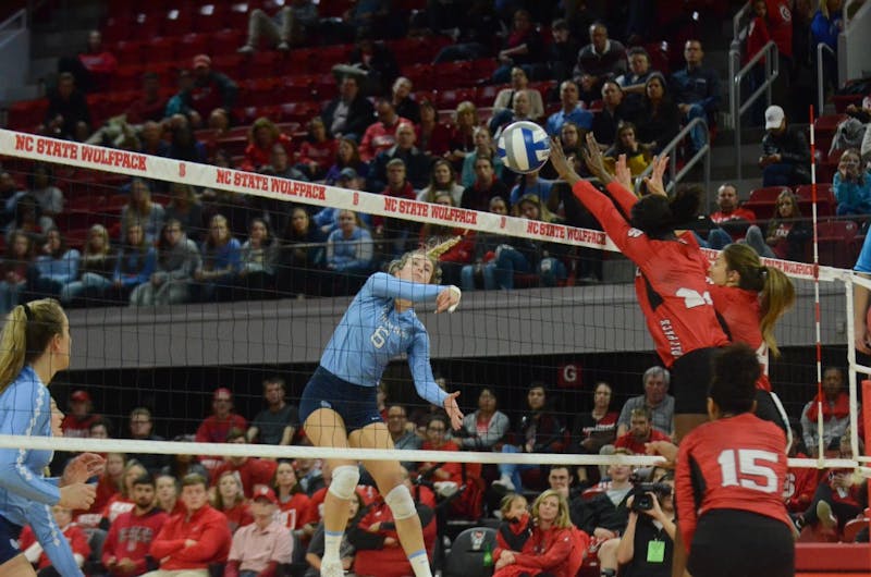 North Carolina volleyball completes weekend sweep of N.C. State, wins