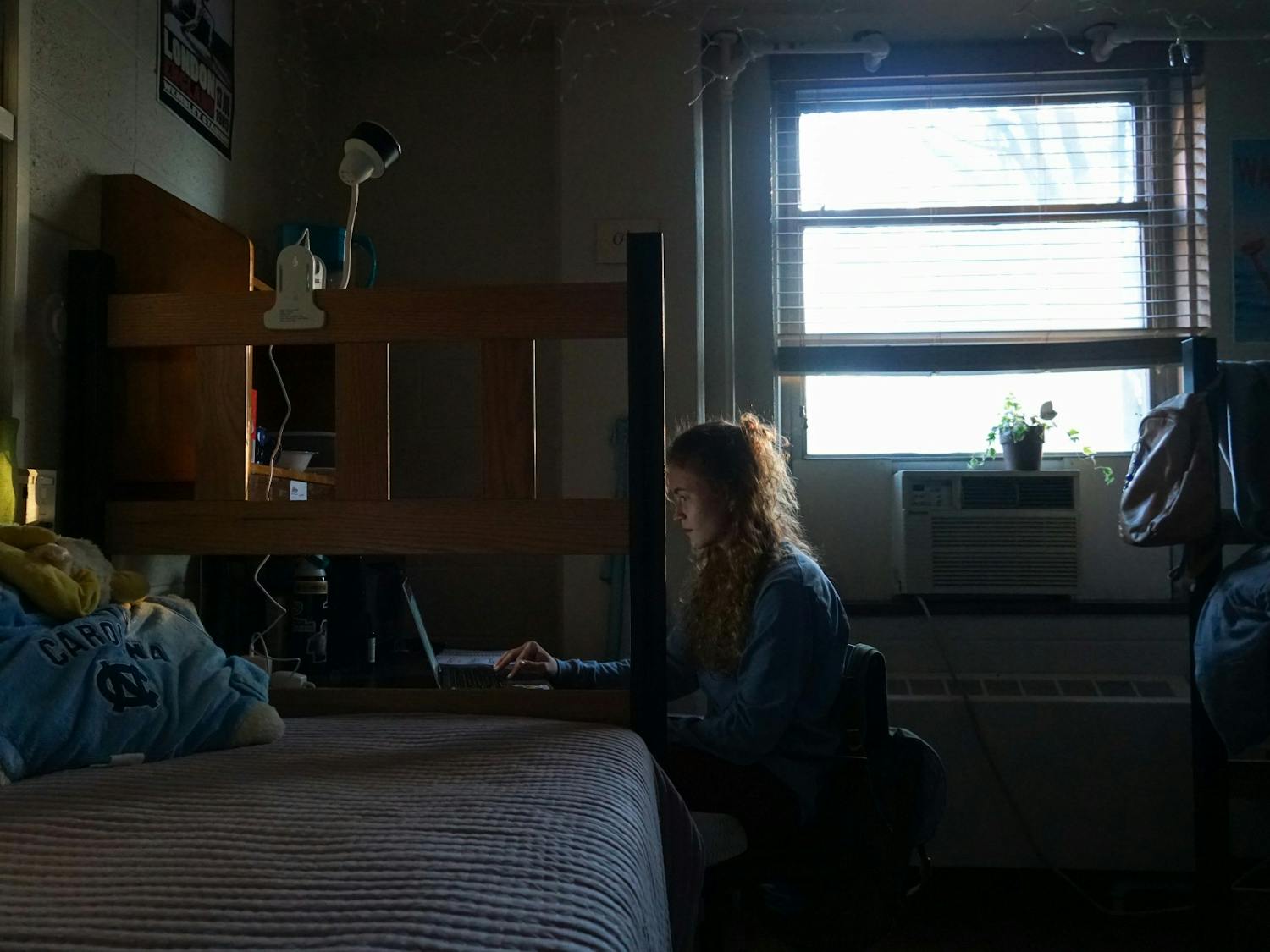 Alexandra Zubrowicz, first-year student and Contemporary European Studies major regularly attends zoom class within her Ehringhaus dorm room. Virtual learning has confined many freshmen to their residence halls and limited their educational environment.