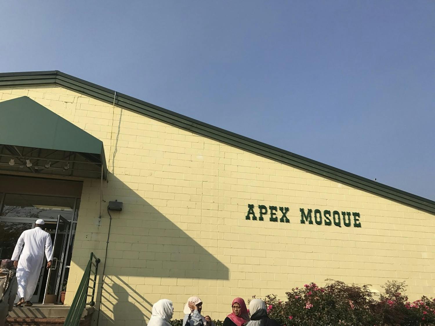 Students visited the Apex Mosque to gain exposure to the Arabic and Islamic culture and gain better understanding of Muslim community in the area.