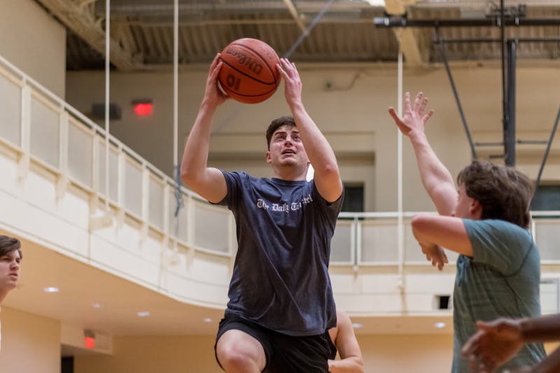 DTH defeats Duke's Chronicle 2-1 in Rivalry Challenge basketball series
