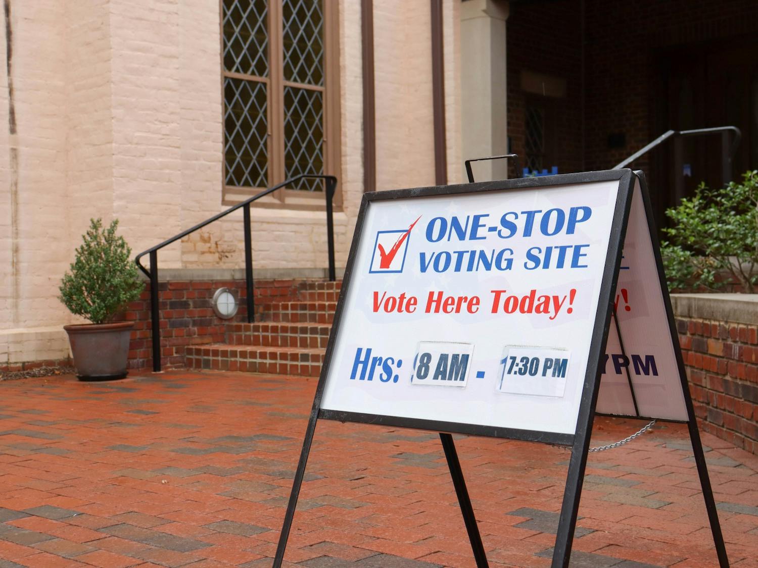 A sign outside of Chapel of the Cross, an early voting location, communicates polling hours for residents on Monday, Oct. 31, 2022.