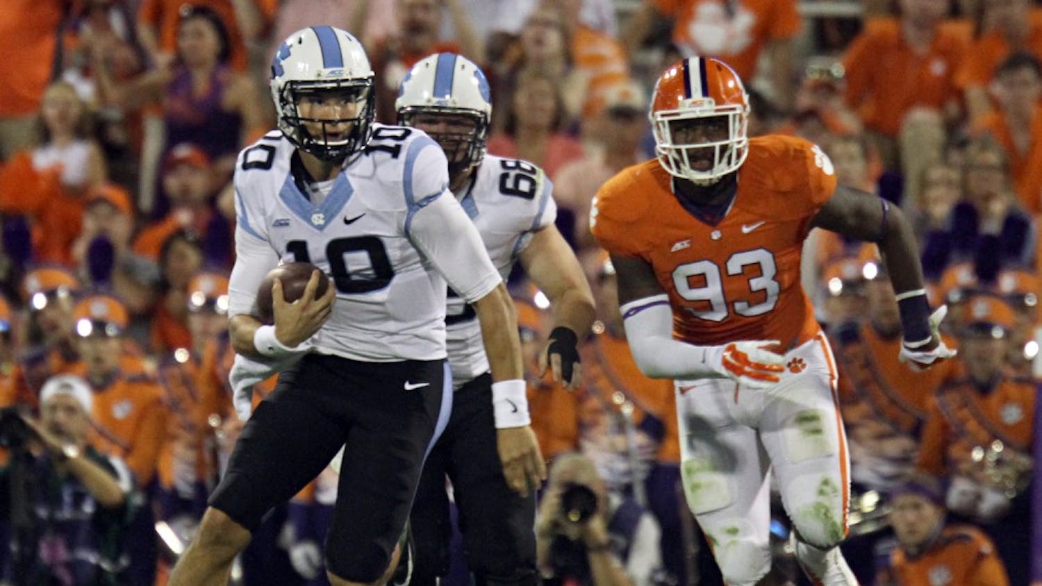UNC's Mitch Trubisky (10) runs the ball up the middle of the field during the UNC - Clemson game September, 20 . Trubisky rushed for 13 yards.