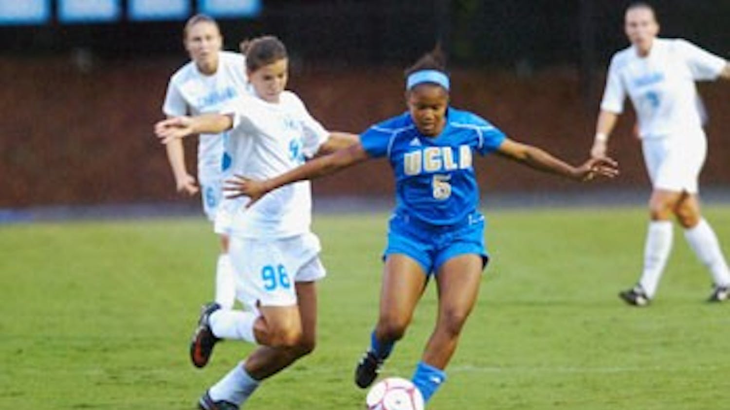 Tobin Heath is a senior leader on UNC’s midfield. She and others are gunning for a national championship. DTH/Andrew Dye