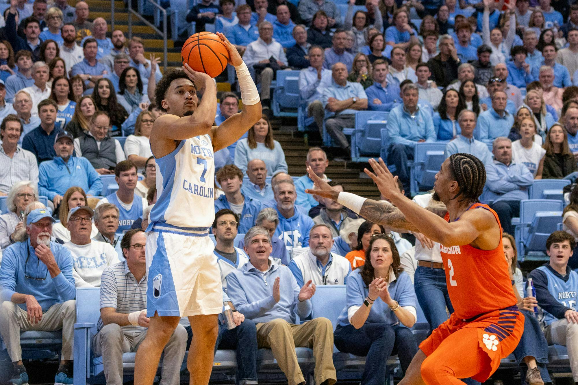 No. 17 UNC men's basketball takes down Clemson, 67-63, on senior night to  finish unbeaten at home - Daily Tar Heel