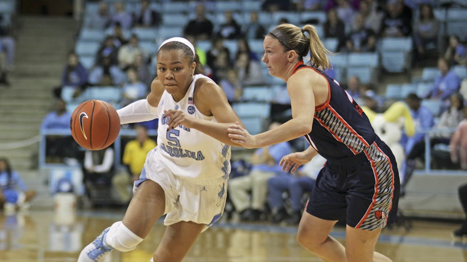 Sophomore guard Stephanie Watts (5) drives towards the basket.