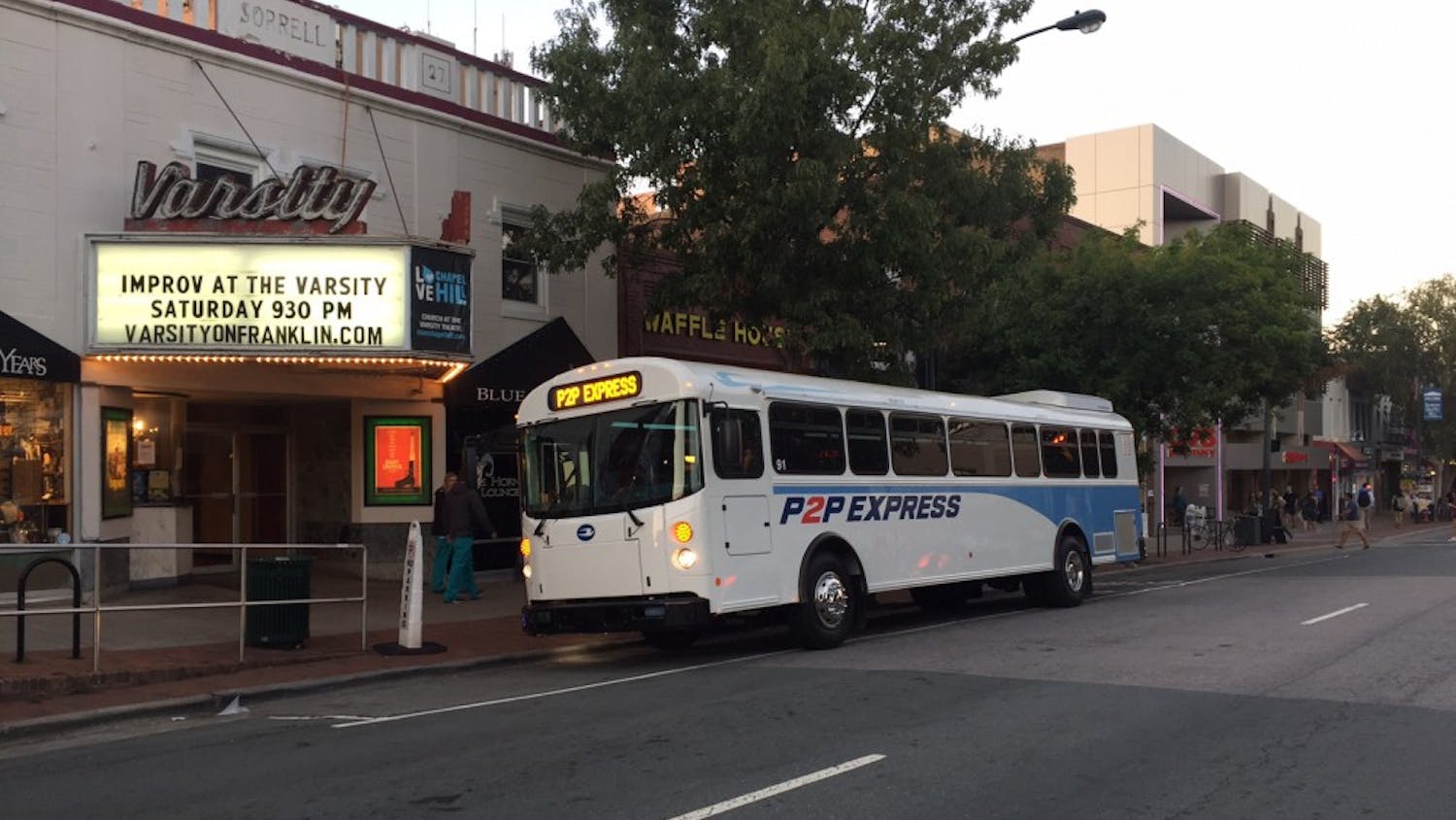 &nbsp;A P2P shuttle bus waits for passengers to board at Varsity Theatre bus stop on Franklin St.&nbsp;