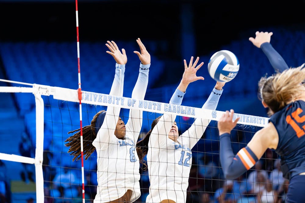 20240927_Ruesch_Volleyball-Syracuse-halftime-2.jpg