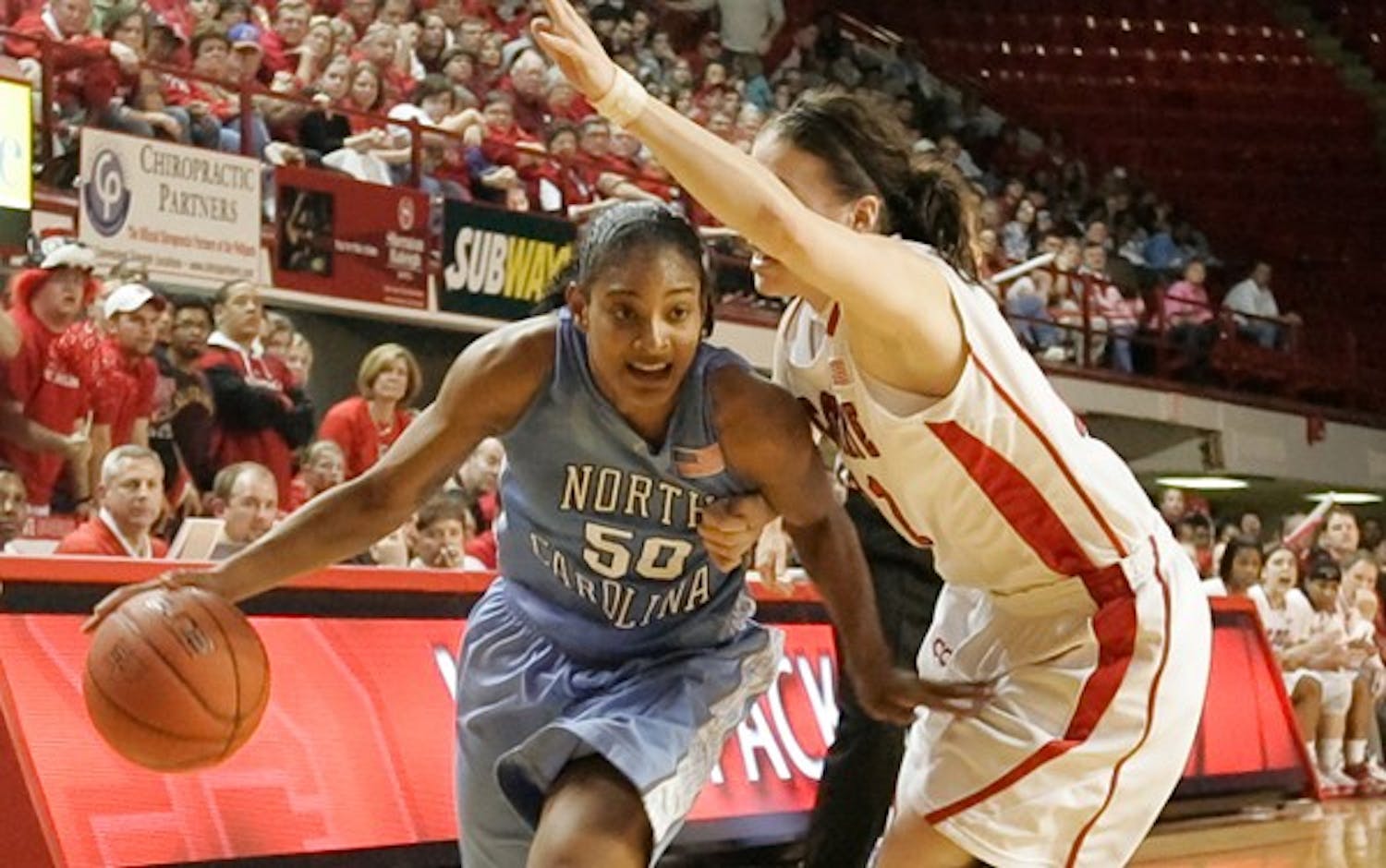 Italee Lucas made up for a poor first half with 28 second-half points to lead North Carolina to victory. DTH/Phong Dinh