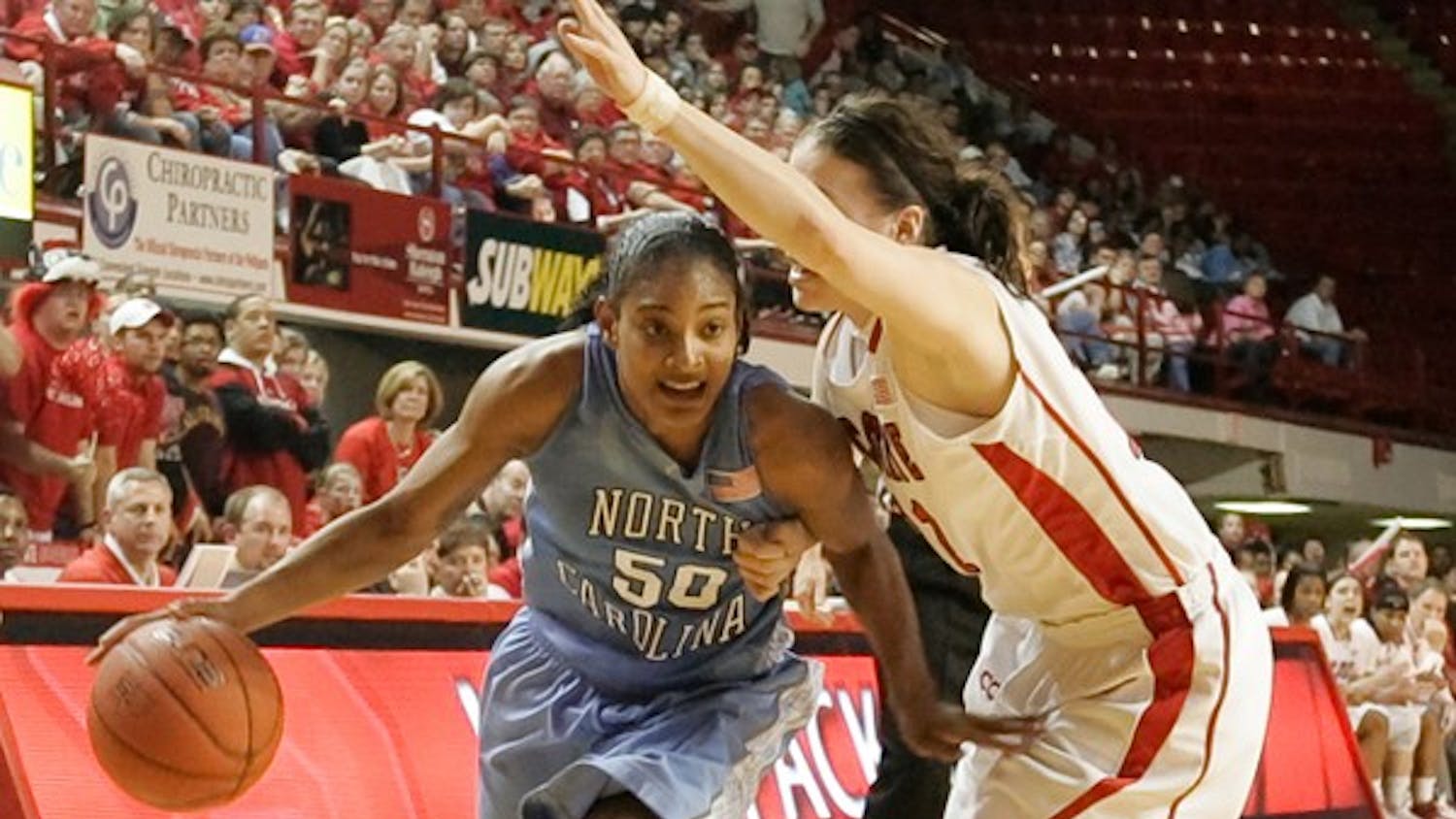 Italee Lucas made up for a poor first half with 28 second-half points to lead North Carolina to victory. DTH/Phong Dinh