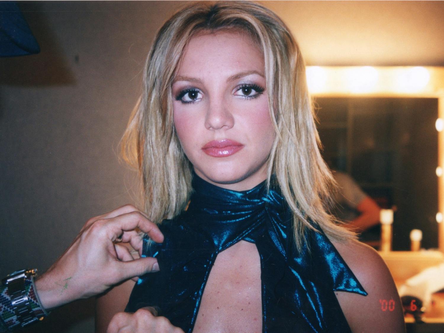 Behind the scenes during the shoot for the “Lucky” music video in 2000, a moment captured by Britney Spears’ assistant and friend Felicia Culotta. (Photo courtesy of FX/TNS)