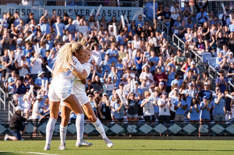 No. 5 UNC women’s soccer team defeats No. 16 Georgia 4-3 to earn first home win of season –