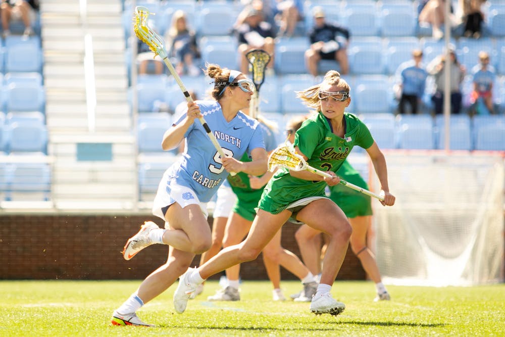 Junior midfielder Nicole Humphrey (9) runs the ball down the field during the UNC v. Notre Dame women's lacrosse game at Dorrance Field on Saturday, Apr. 2, 2022.
