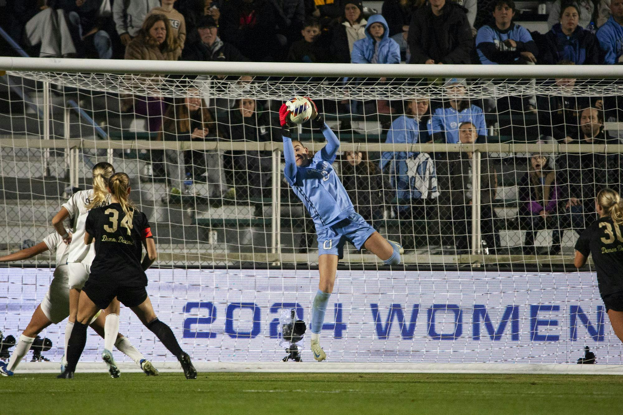 Paul-NCAA-WOMENS-SOCCER-ACTION-10.JPG