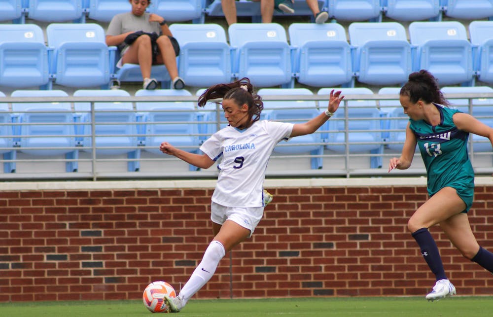 First-year forward Tori Dellaperuta (9) makes a pass to a teammate. UNC won 2-0 at home against UNCW on Sunday, Aug. 21, 2022.