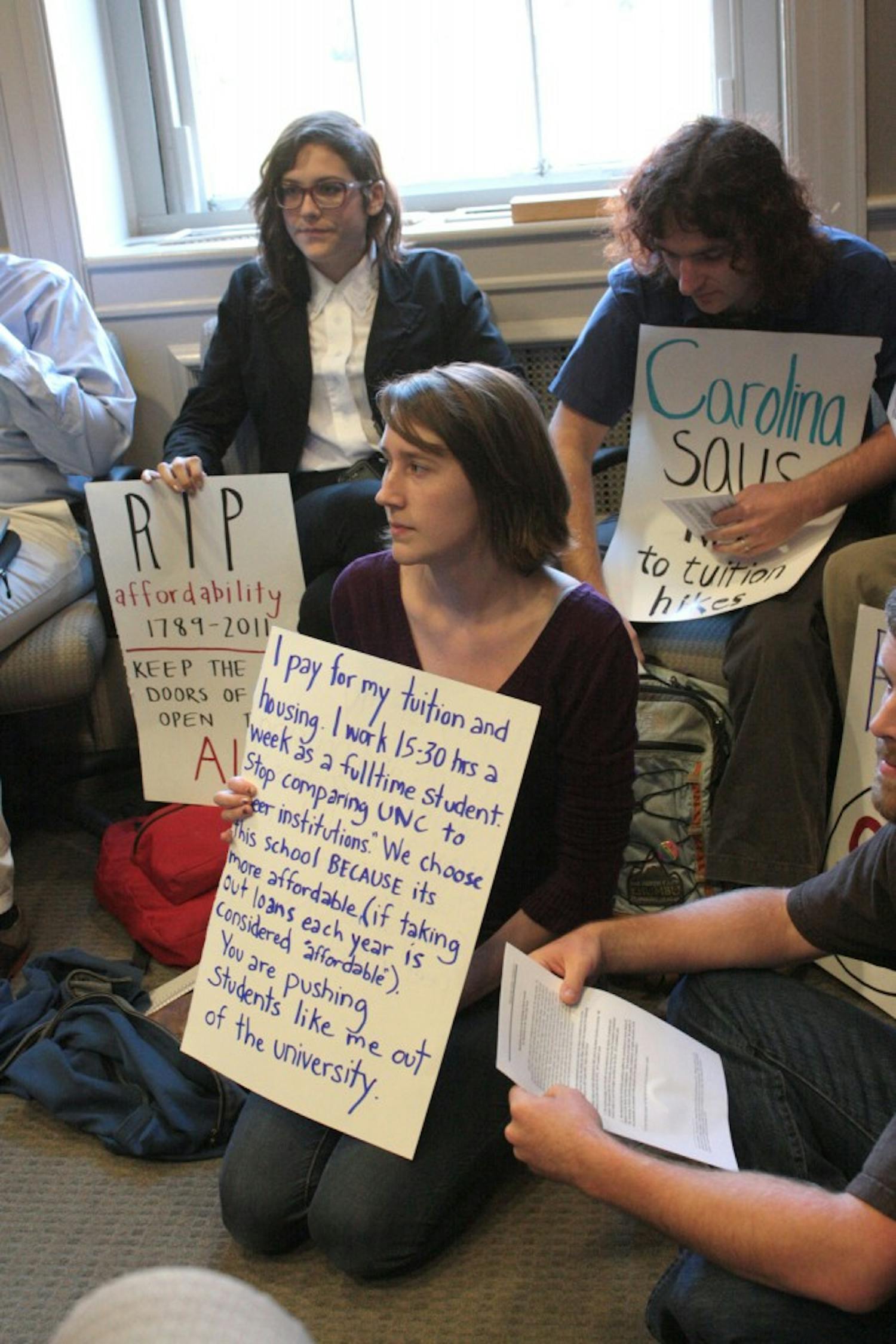 Photo: UNC administration approves tuition plan, leaves many dissatisfied (Nicole Comparato)