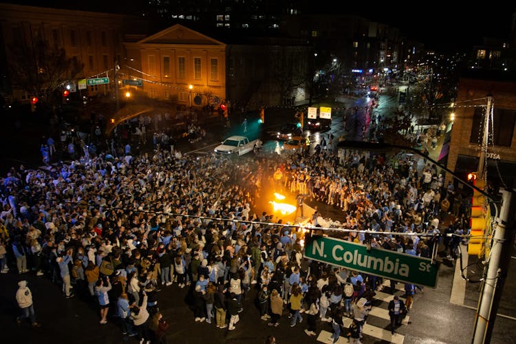 Students rush Franklin Street despite COVID19 risks The Daily Tar Heel