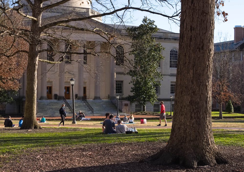 Students sit on quad in front of Wilson Library on Tuesday, Feb. 16, 2021.