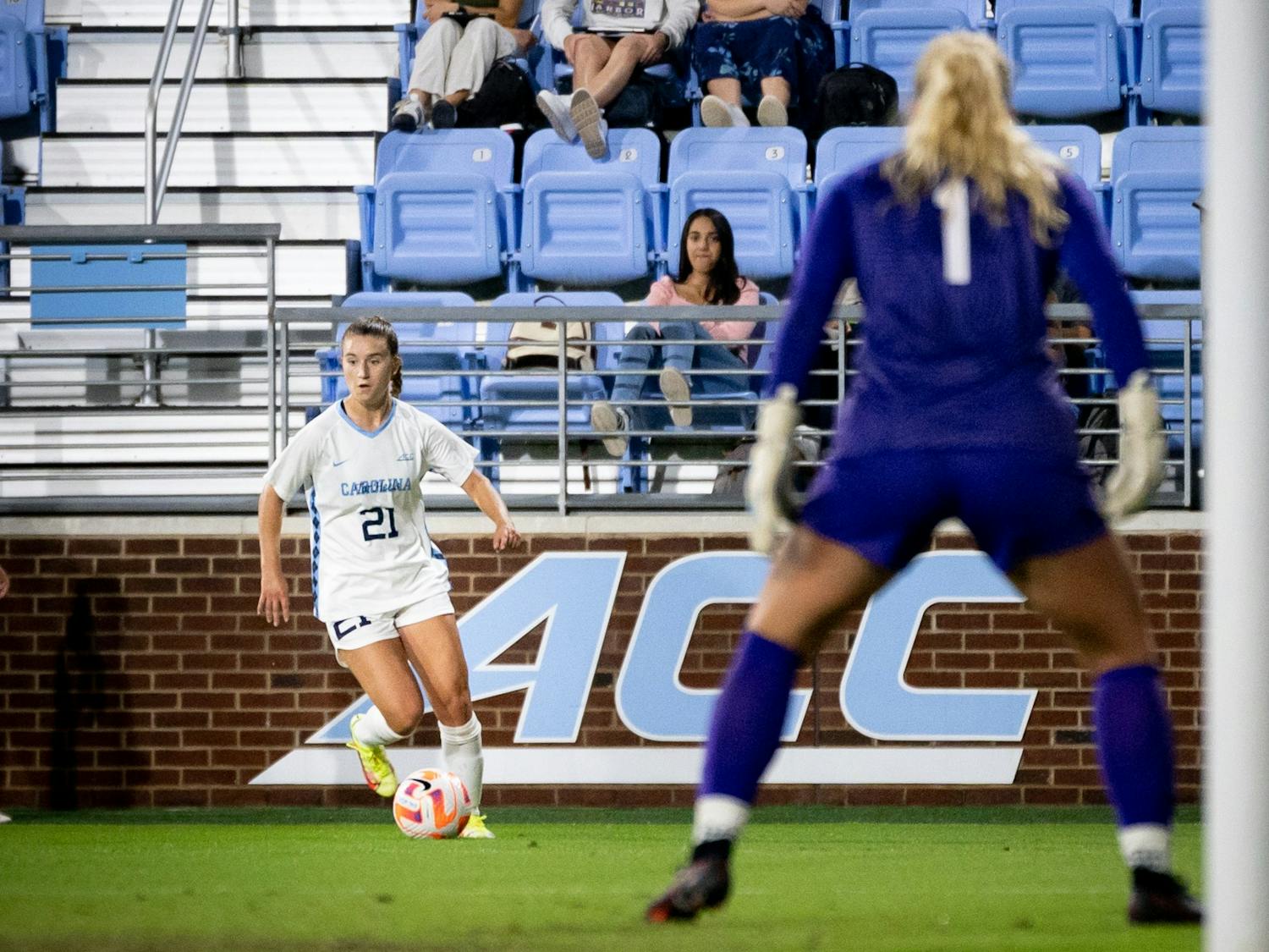 UNC freshman forward Ally Sentnor (21) handles the ball during the women's soccer game against Pittsburgh on Oct. 6, 2022 at Dorrance Field. UNC beat Pittsburgh 4-0.