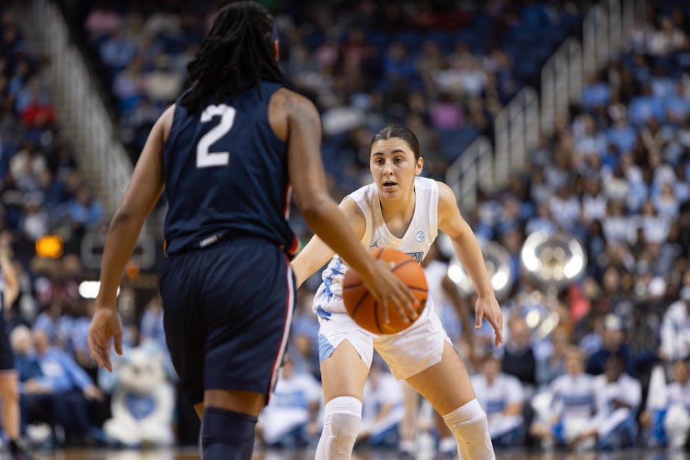 20241114_Zinn_sports-wbb-uconn-10.jpg