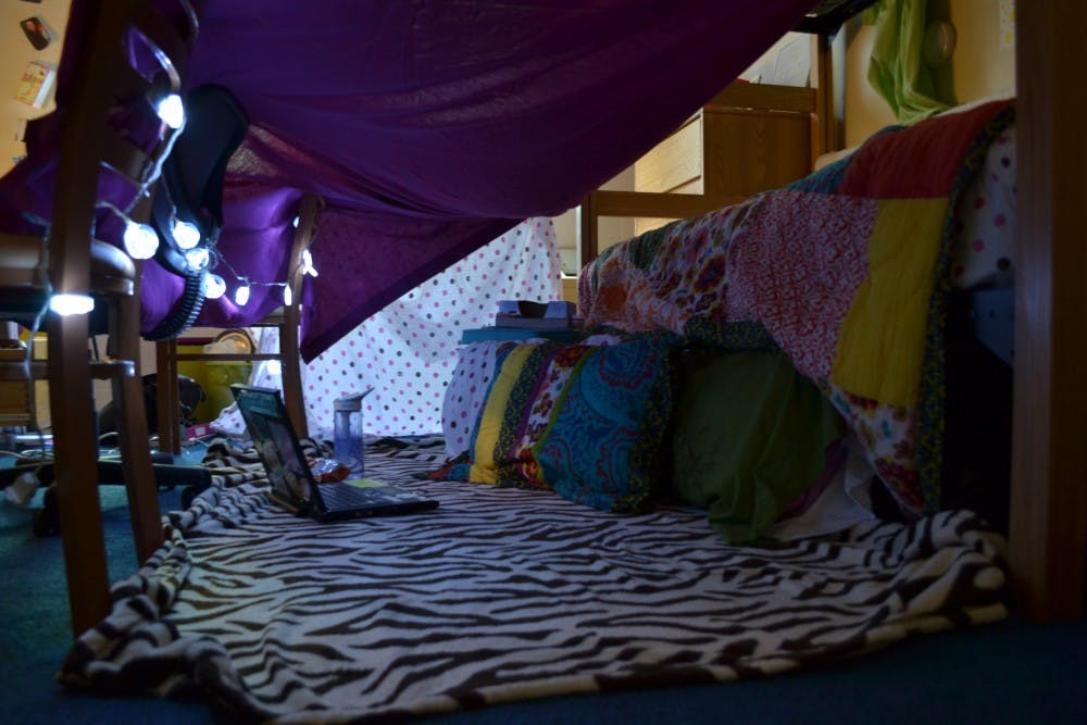 	<p>Katie&#8217;s finished sheet fort in her Ruffin dorm room.</p>