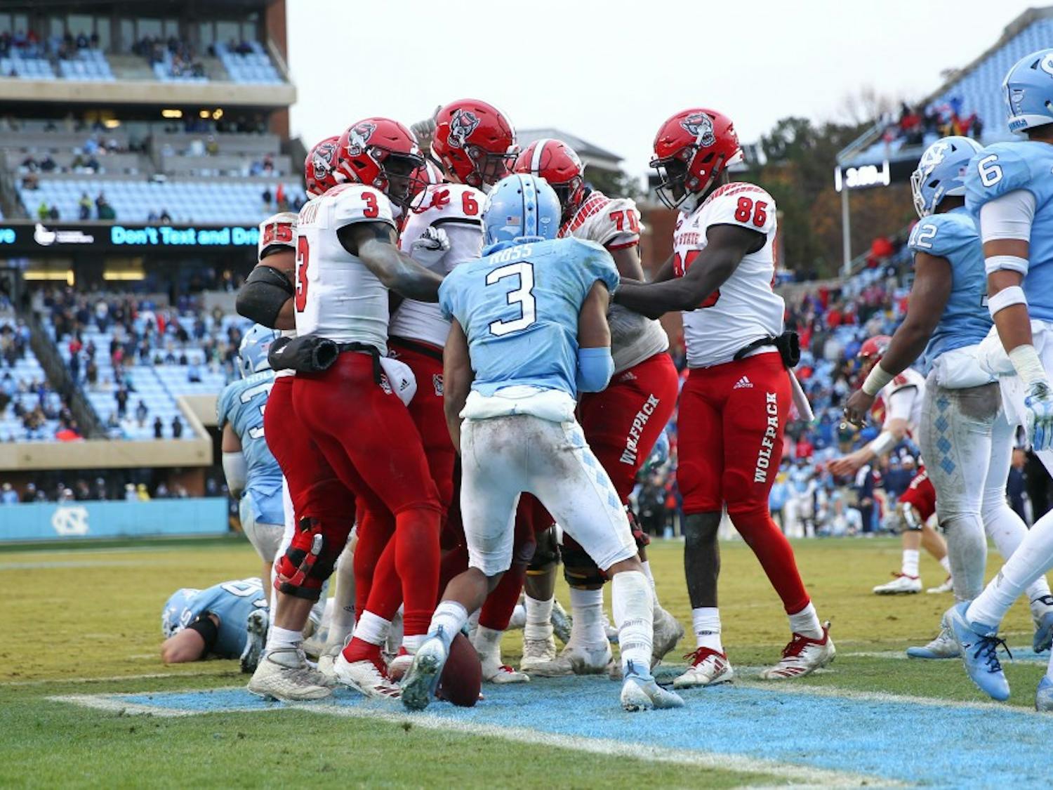 Dominique Ross unc vs nc state football fight