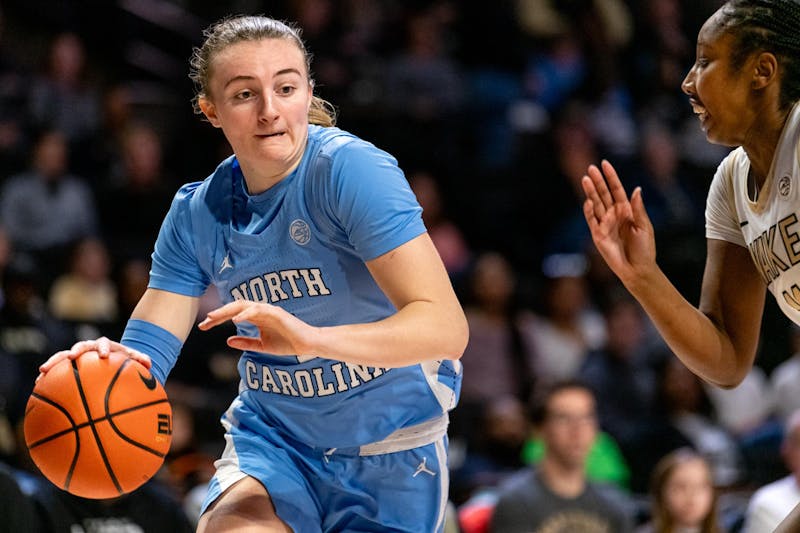 Alyssa Ustbys 25 Point Double Double Carries Unc Womens Hoops To Win