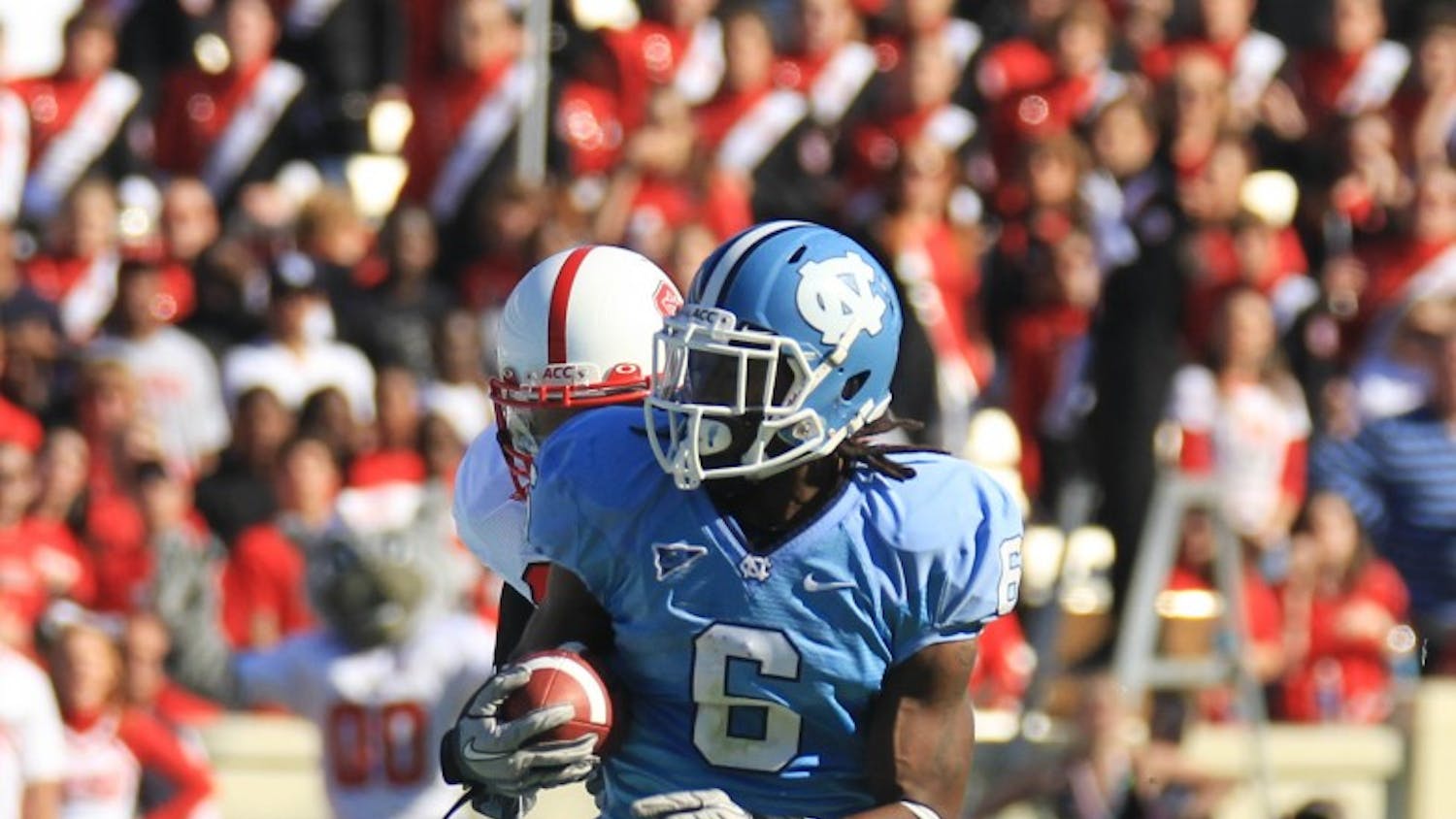 Anthony Elzy scored the Heels' only touchdown of the first half.