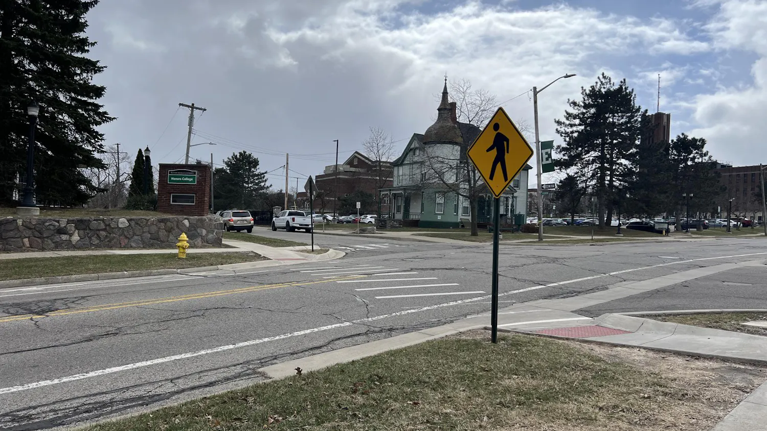 An intersection between the EMU Honors College and the 601 W Forest apartment building.