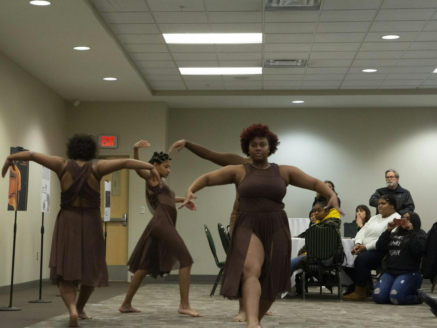 Diversion Dance Troupe 02