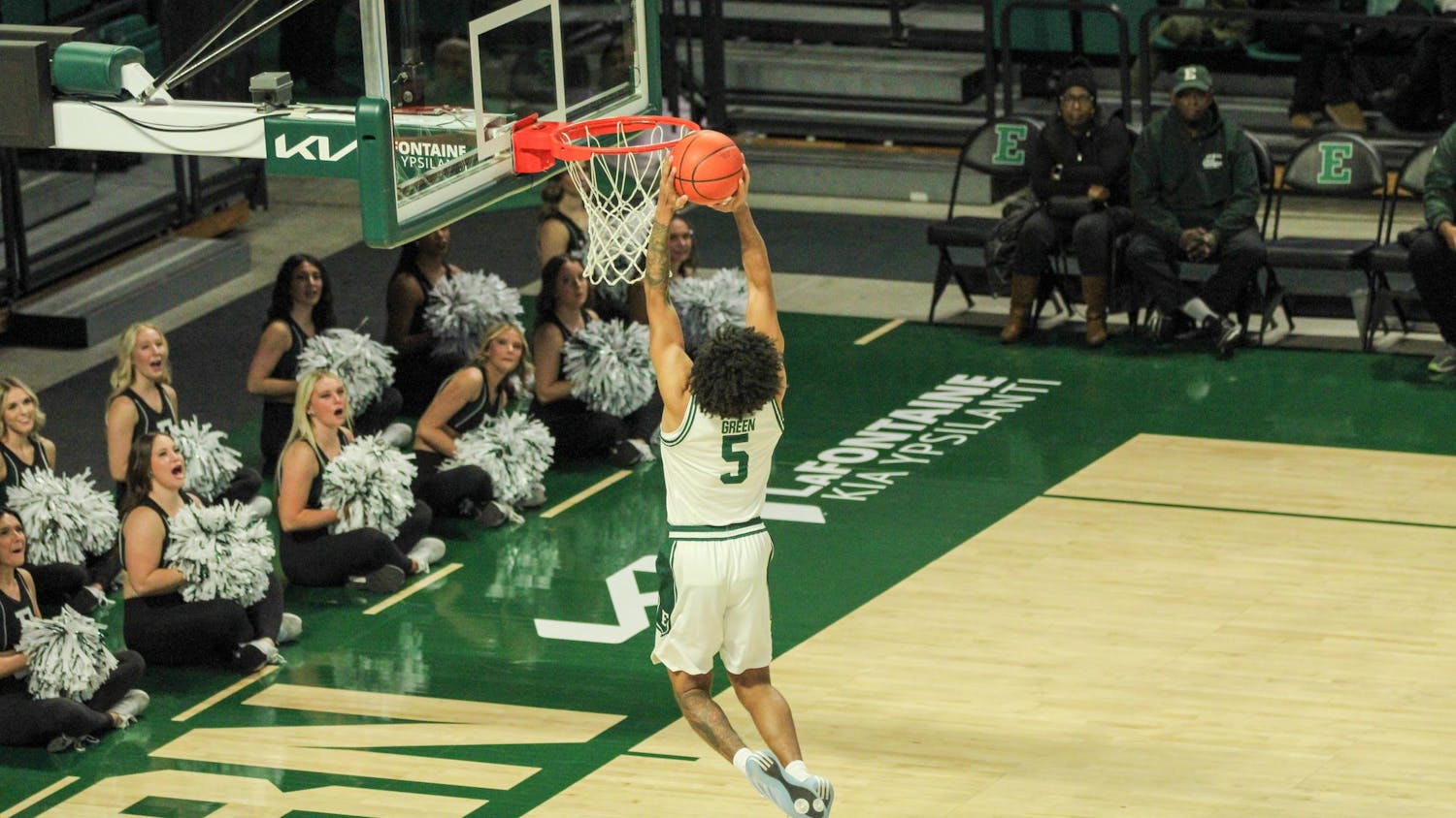 #5 Braelon Green, in a white Eastern Michigan University jersey, dunking the ball.