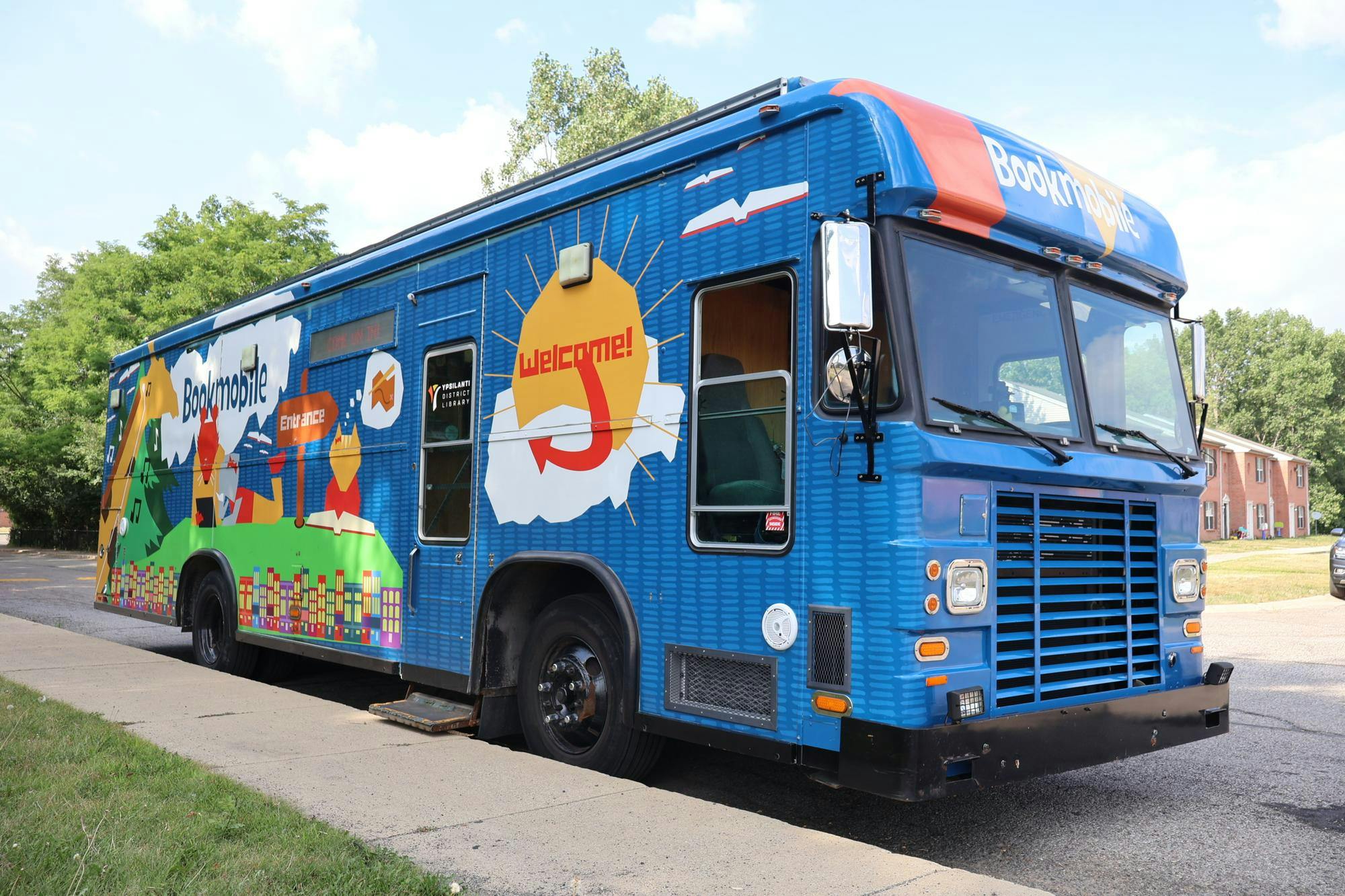 The left side of the Ypsilanti District Library Bookmobile.