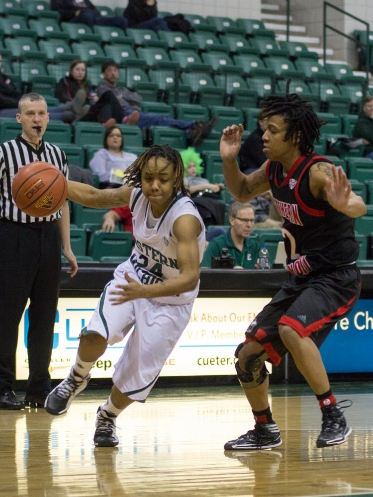 Freshman Cha Sweeny (Toledo, OH) scored 13 points and 2 assist.