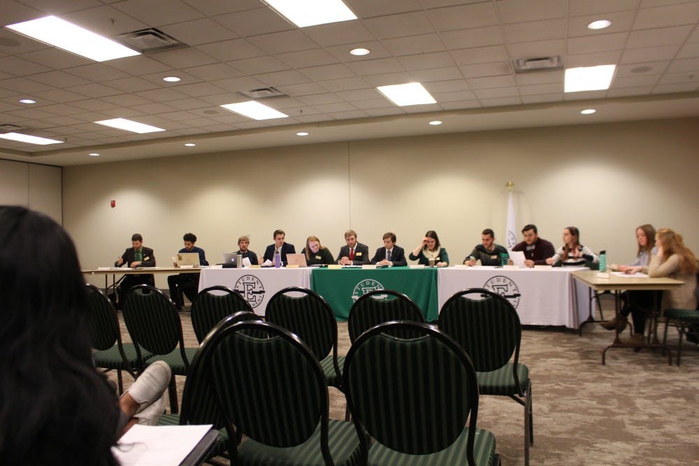 Student Senate Discusses Parking, Free Speech Walls