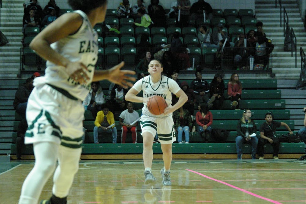 Areanna Combs scores 22 points in home loss