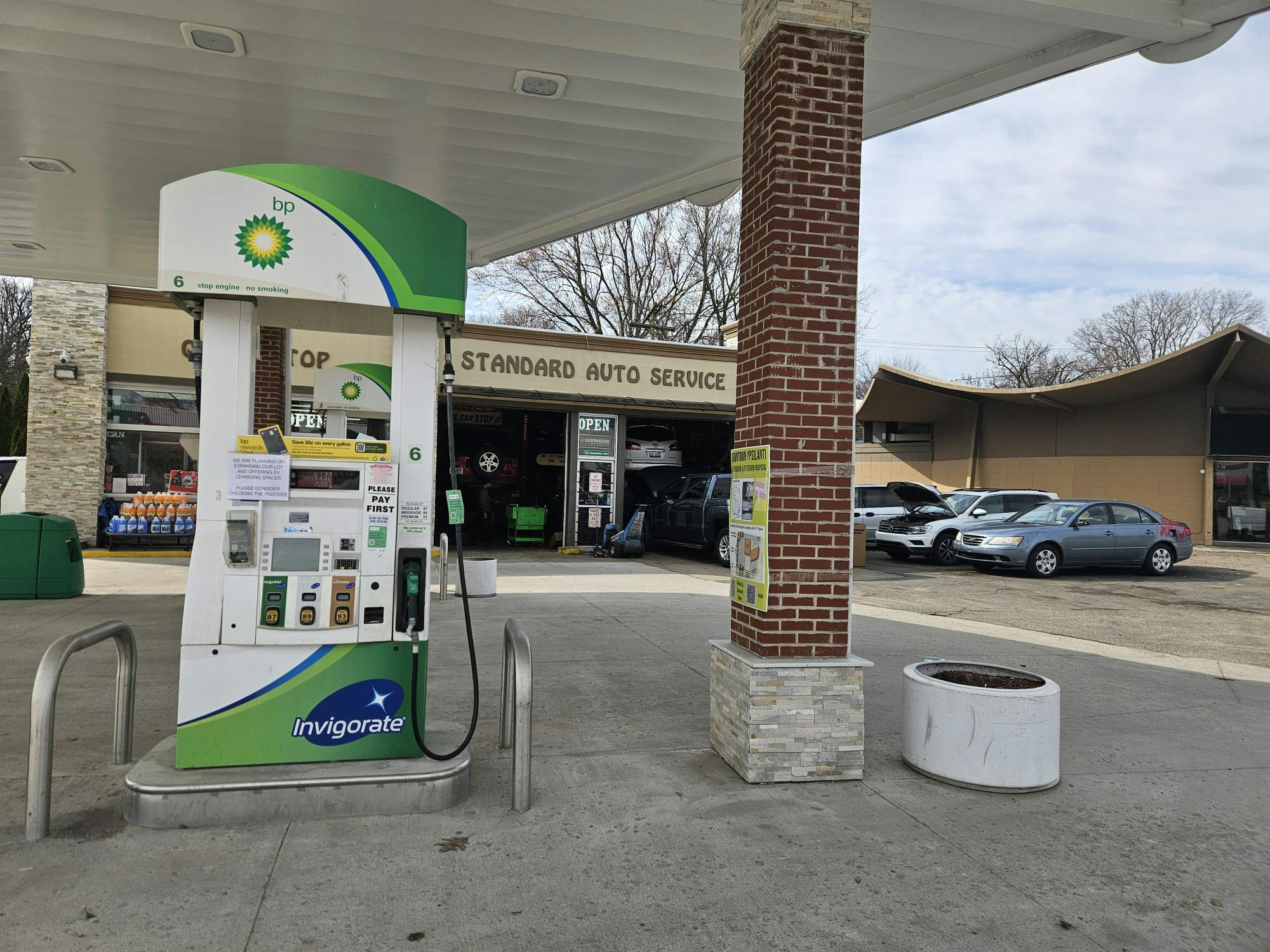 Standard Auto Service Gas Station 