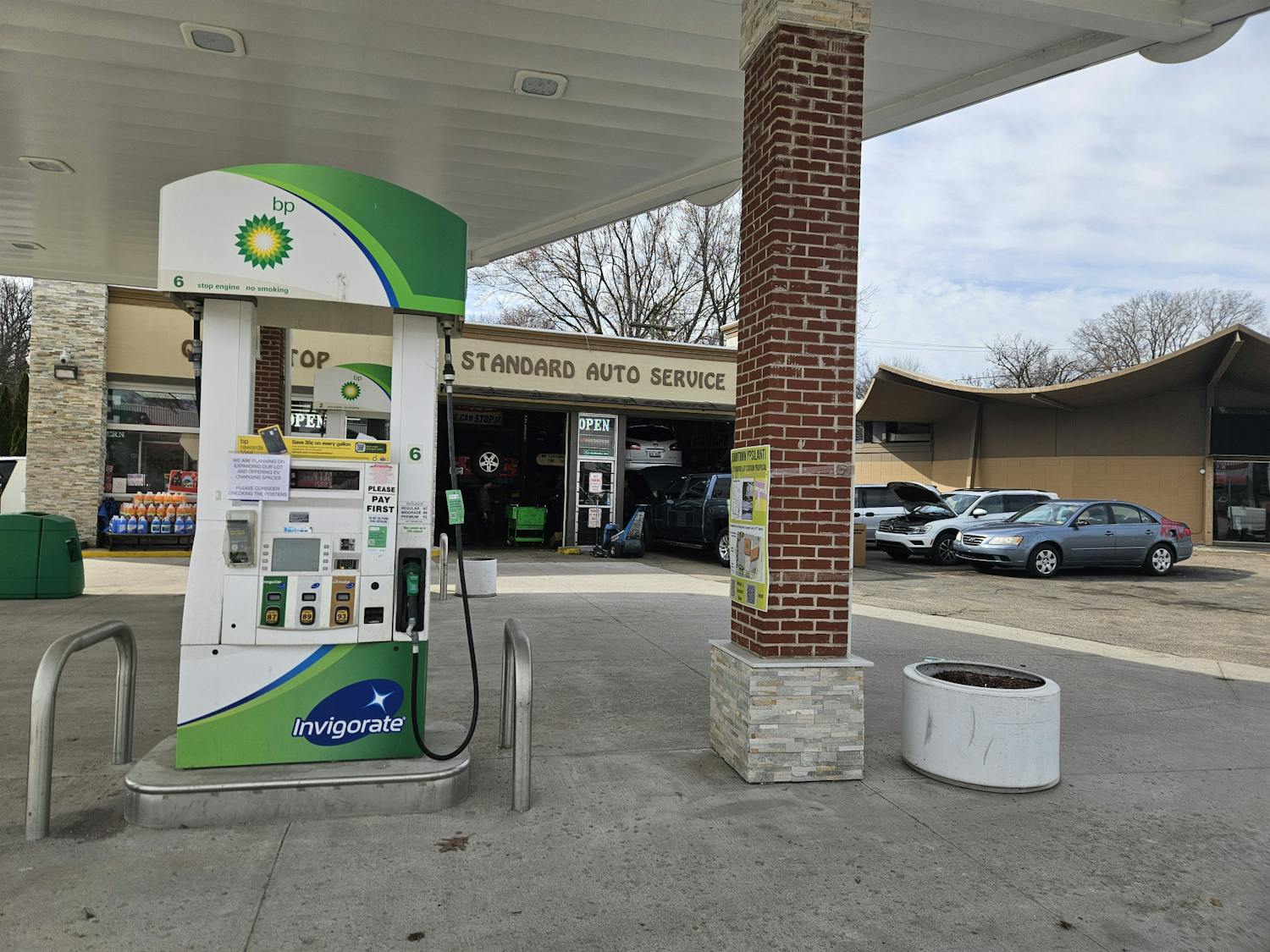 Standard Auto Service Gas Station