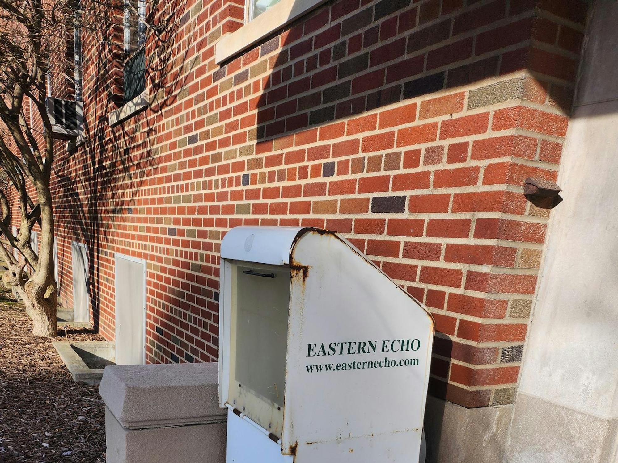 Martin Fischhoff and Katrease Stafford eat with and educate EMU ...