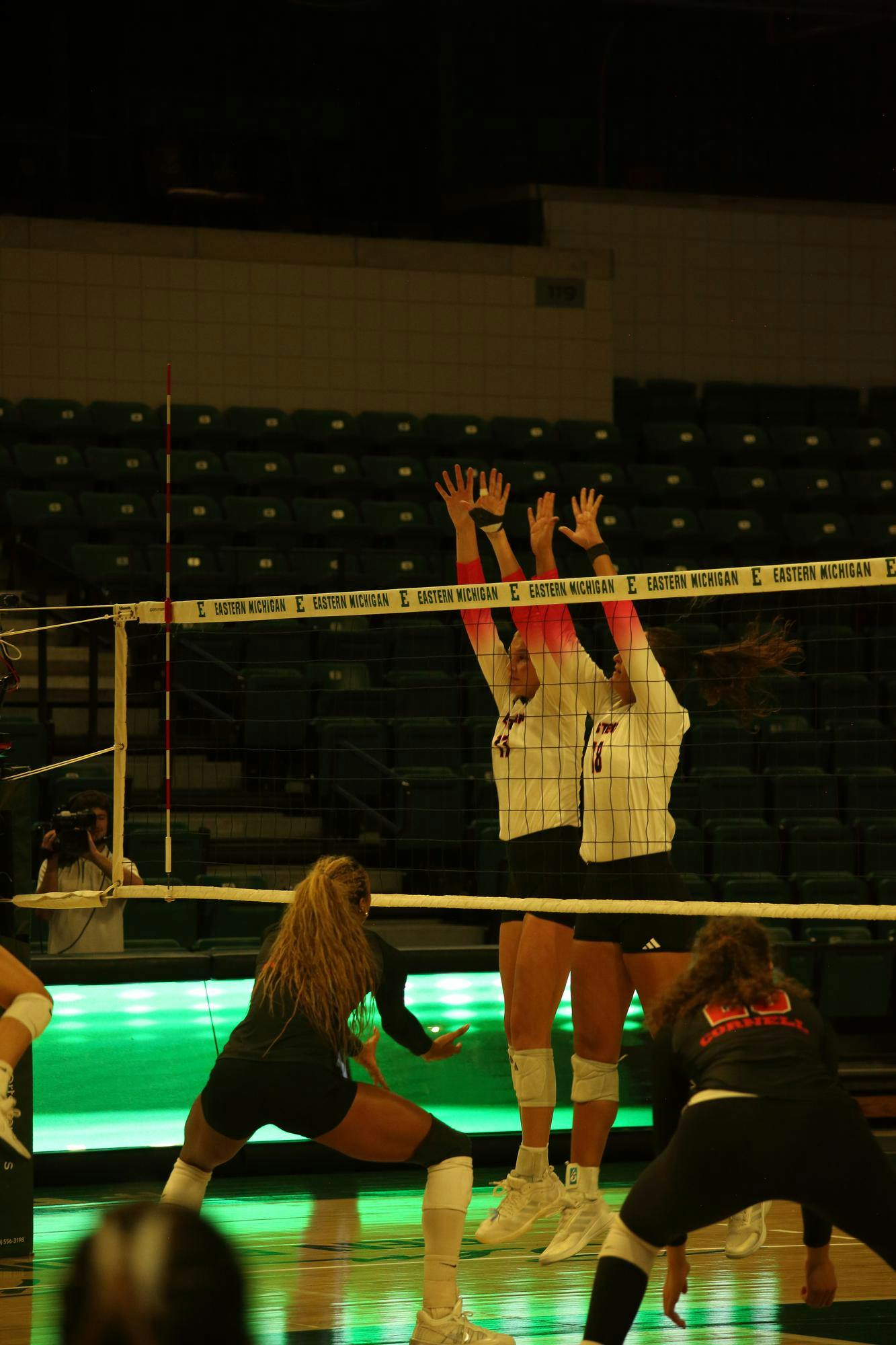 Taeley Mahler and Azra Eric jump to block