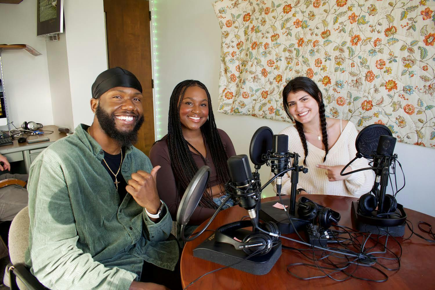 Nia Shack Eagletainment