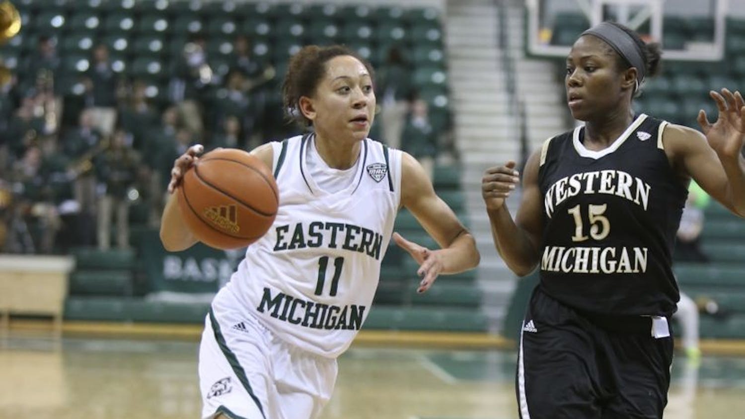 Desyree Thomas (11) finished Saturday’s 80-72 loss to WMU with 19 points, 10 assists, and 9 rebounds. Thomas was one rebound shy of the triple-double.