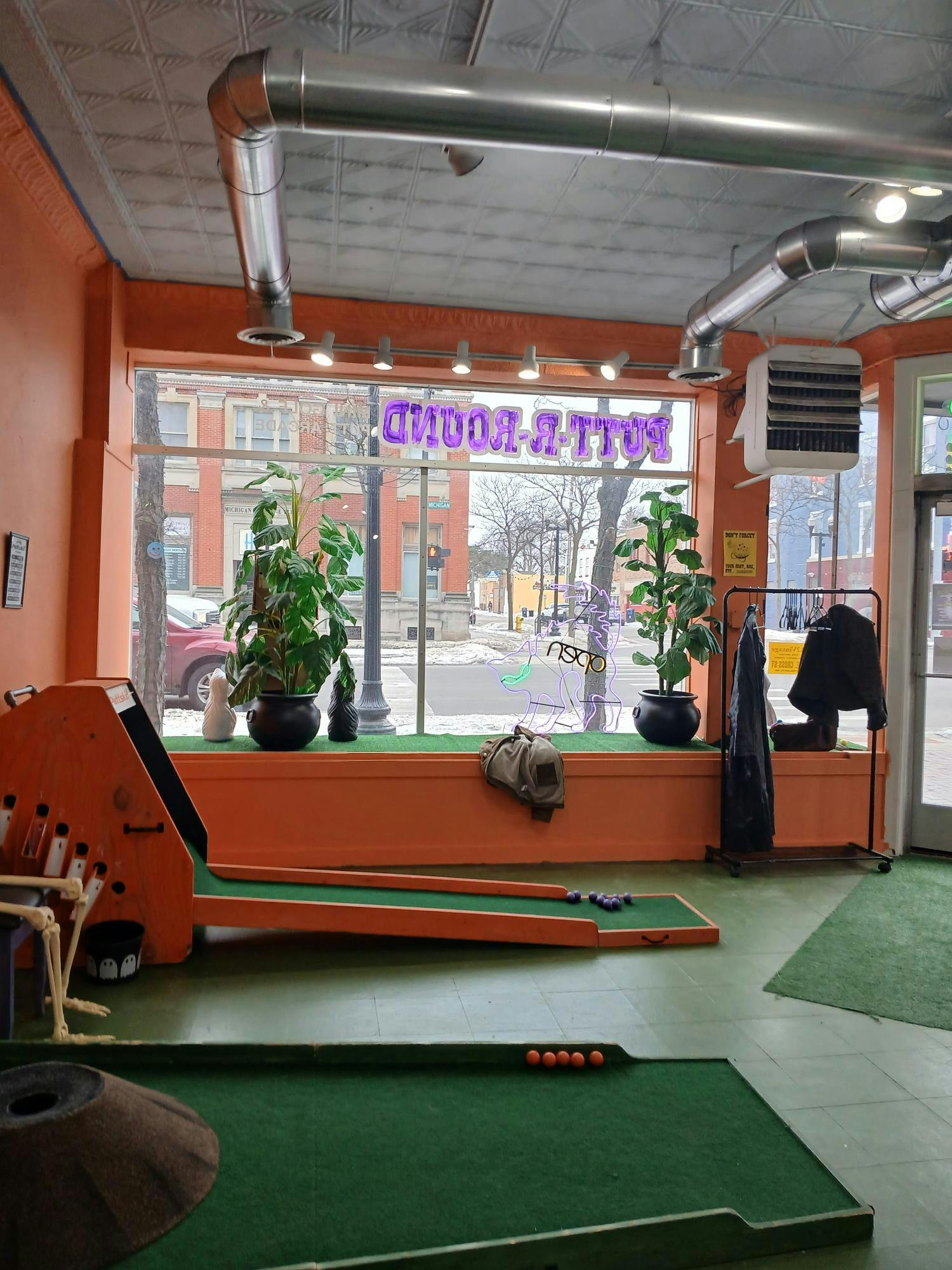 New Putt-R-Round location