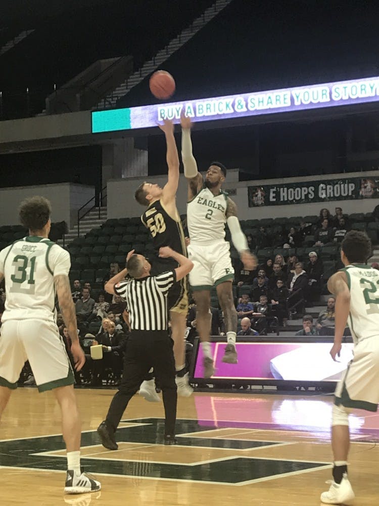 EMU Men's Hoops Survives Broncos in Overtime